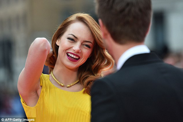 Emma Stone in Miss Bush Yellow (3)